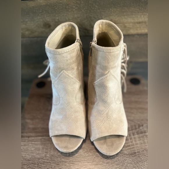 Coconuts by Matisse Size 8 Arlo Cream Faux Suede Open Toe Ankle Booties - Picture 9 of 16